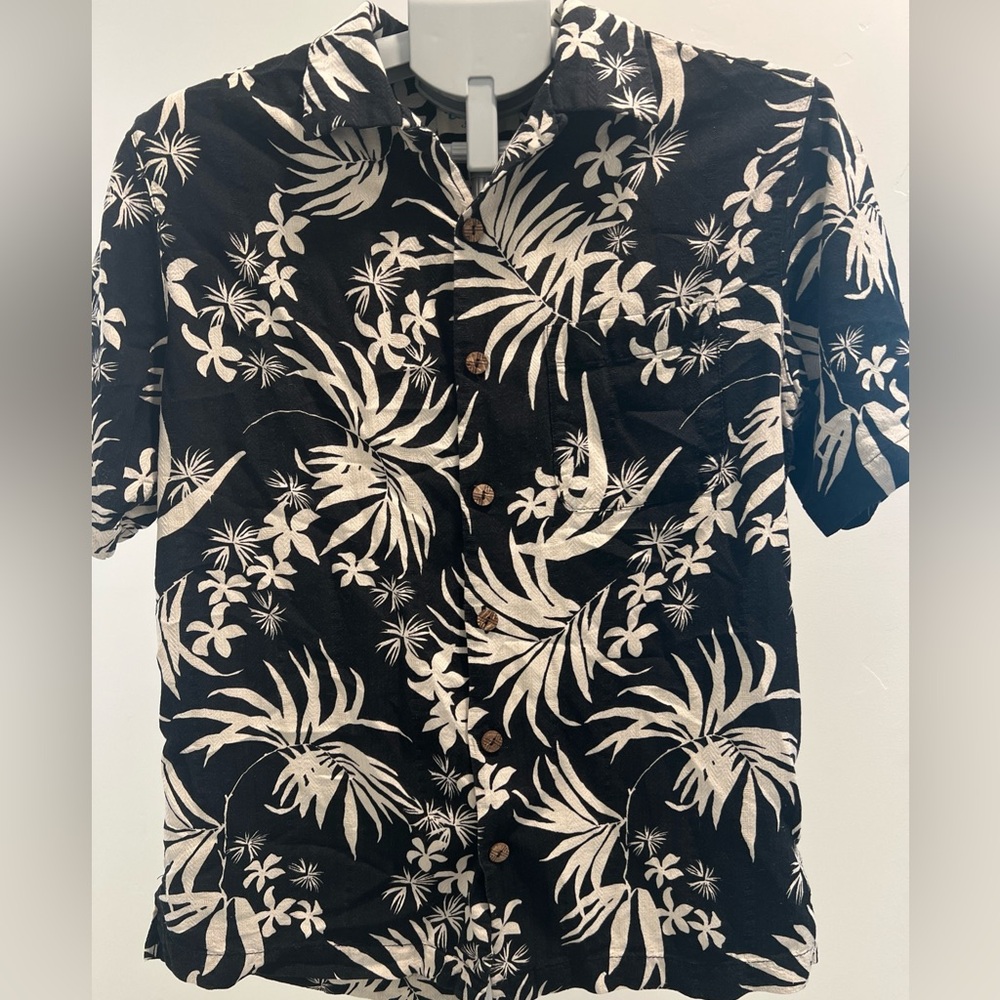 Caribbean Silk Blend vintage Black and Cream Hawaiian Floral Men's Shirt size S